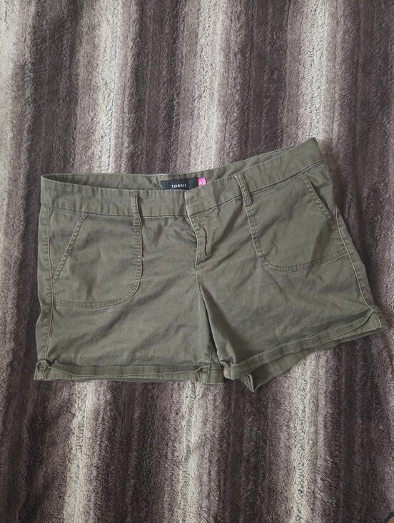 torrid Pants - torrid Shorts Size 16